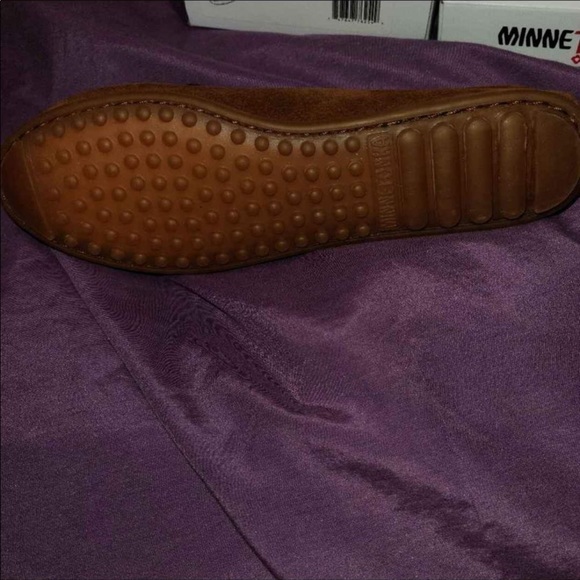 Minnetonka Suede Skimmer Women's size   5.5 - Picture 2 of 3